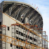 Marseille: Roof installation over last stand begins