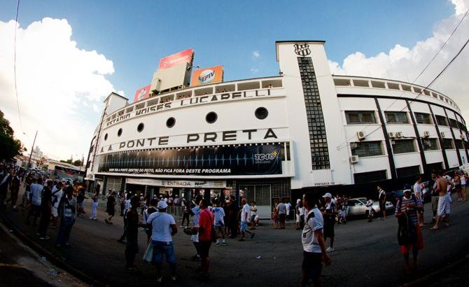 Estadio Moises Lucarelli