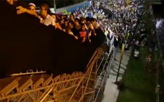 Rio de Janeiro: Wobbly staircase raises concerns