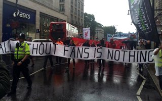 London: English fans in the streets, Bundesliga executive voicing their concerns 