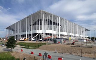 Bordeaux: Roof almost ready, first giant screen mounted