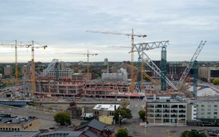 Minneapolis: 400 tons went up at Vikings Stadium