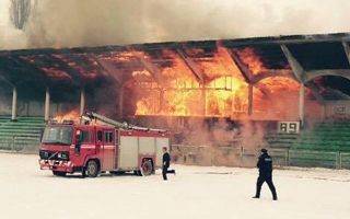 Kosovo: Stadium in Mitrovica on fire