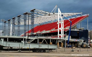 Toronto: Roof over BMO Field arriving from Montreal