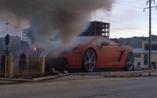 Russia: Bizarre Lamborghini monument on fire