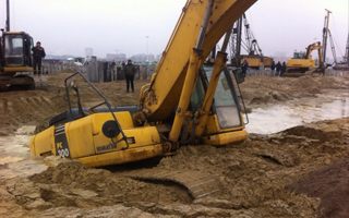 Russia 2018: Excavator drowned in Kaliningrad