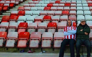 England: Sunderland fan appeals to change pink seats