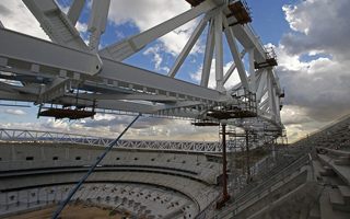 Madrid: Compression ring of the roof installed