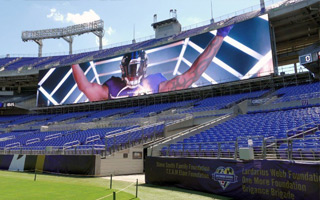 Baltimore: New giant screens installed at M&T Bank Stadium