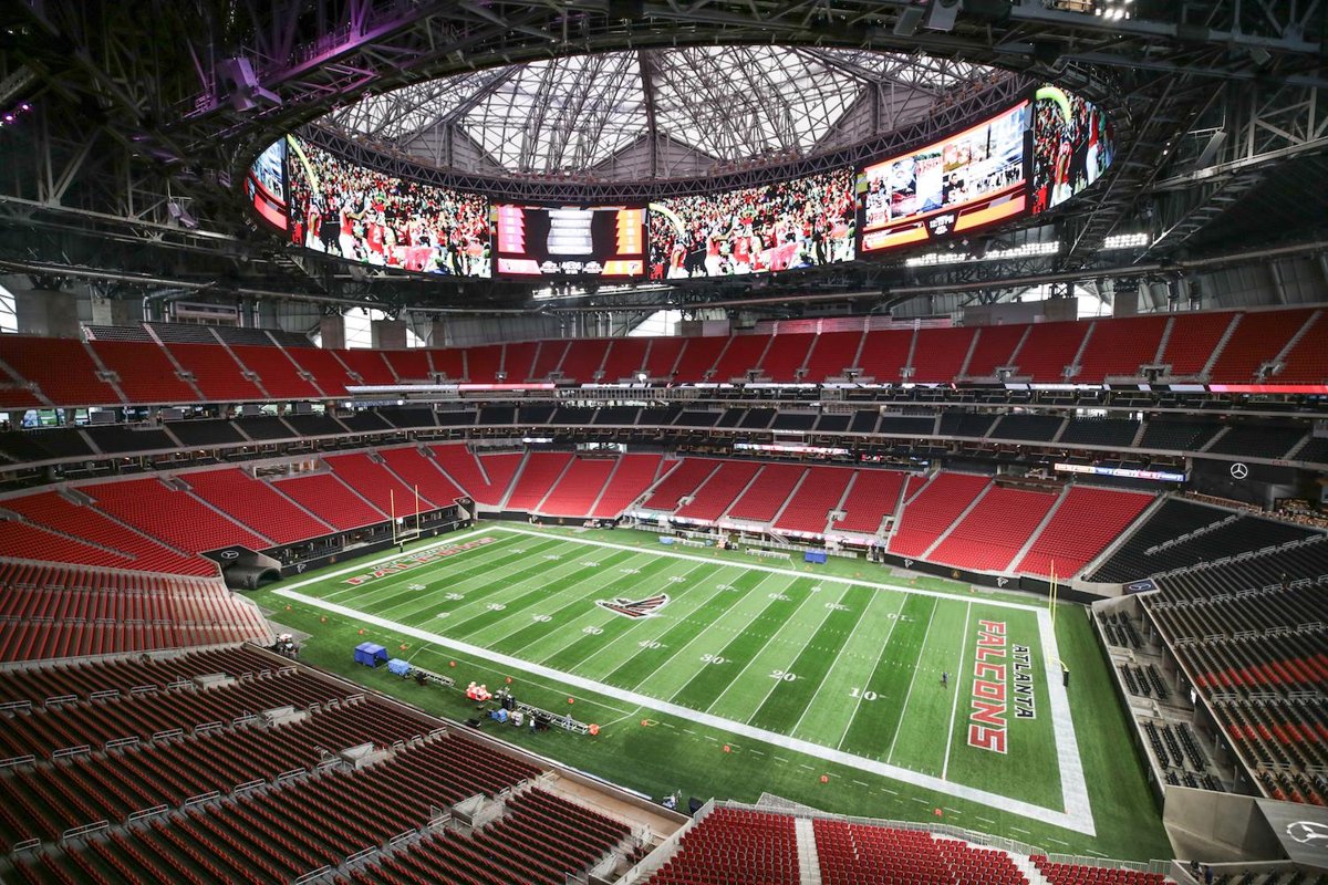 Atlanta stadium by HOK hosts NFL games under retractable petals