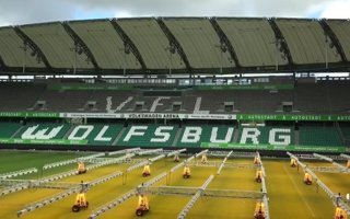 Wolfsburg: See Volkswagen Arena roof dance with the wind