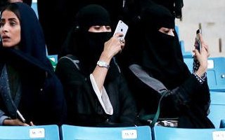 Saudi Arabia: Women to be (somewhat) allowed into stadiums from 2018