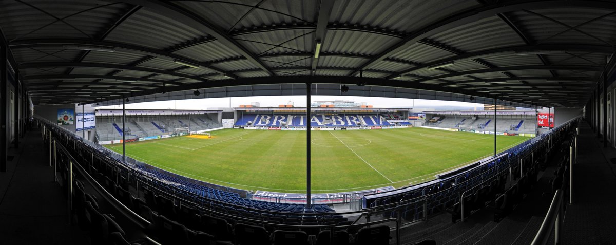 A Brita Arena é O Estado De Casa Do Time De Futebol Sv Quando Wiesbaden Joga  Na Liga Profissional Na Alemanha Fotografia Editorial - Imagem de esporte,  grama: 231058412