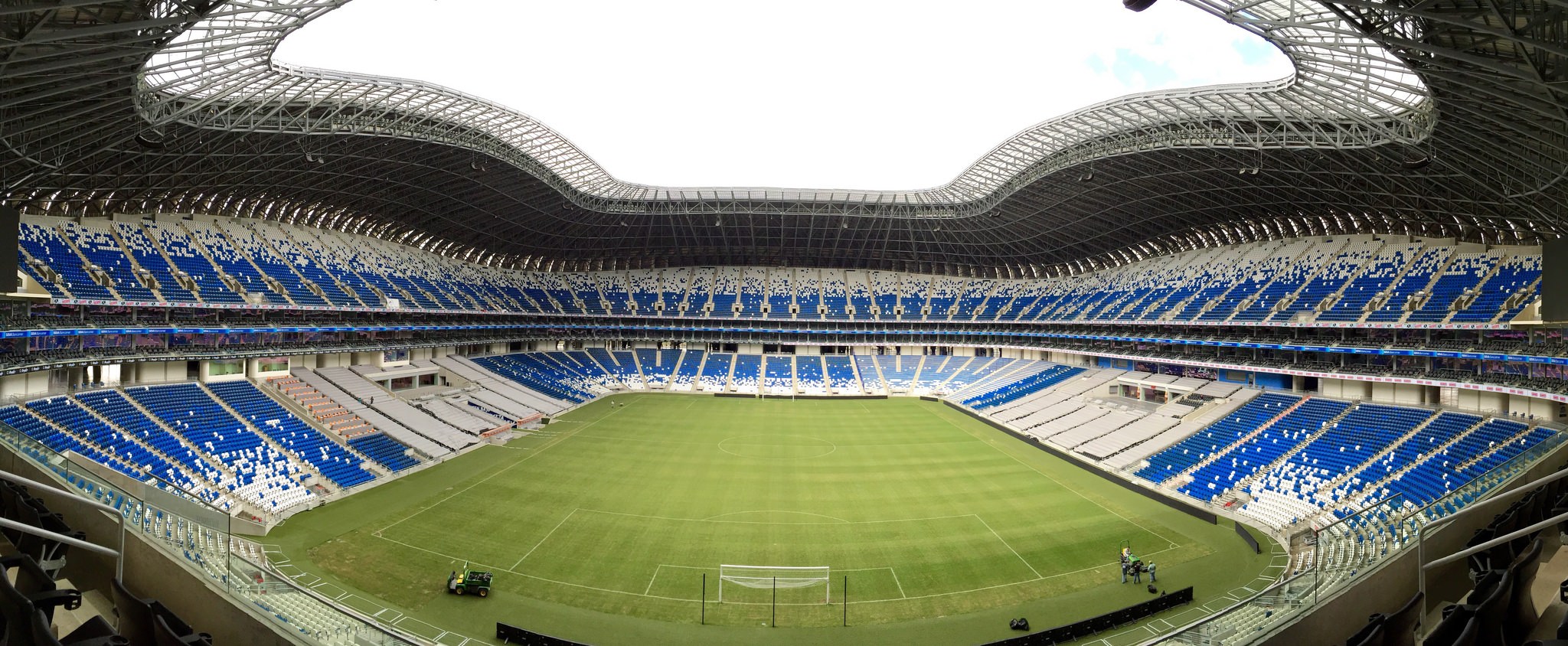 Monterrey Estadio BBVA and the field issue