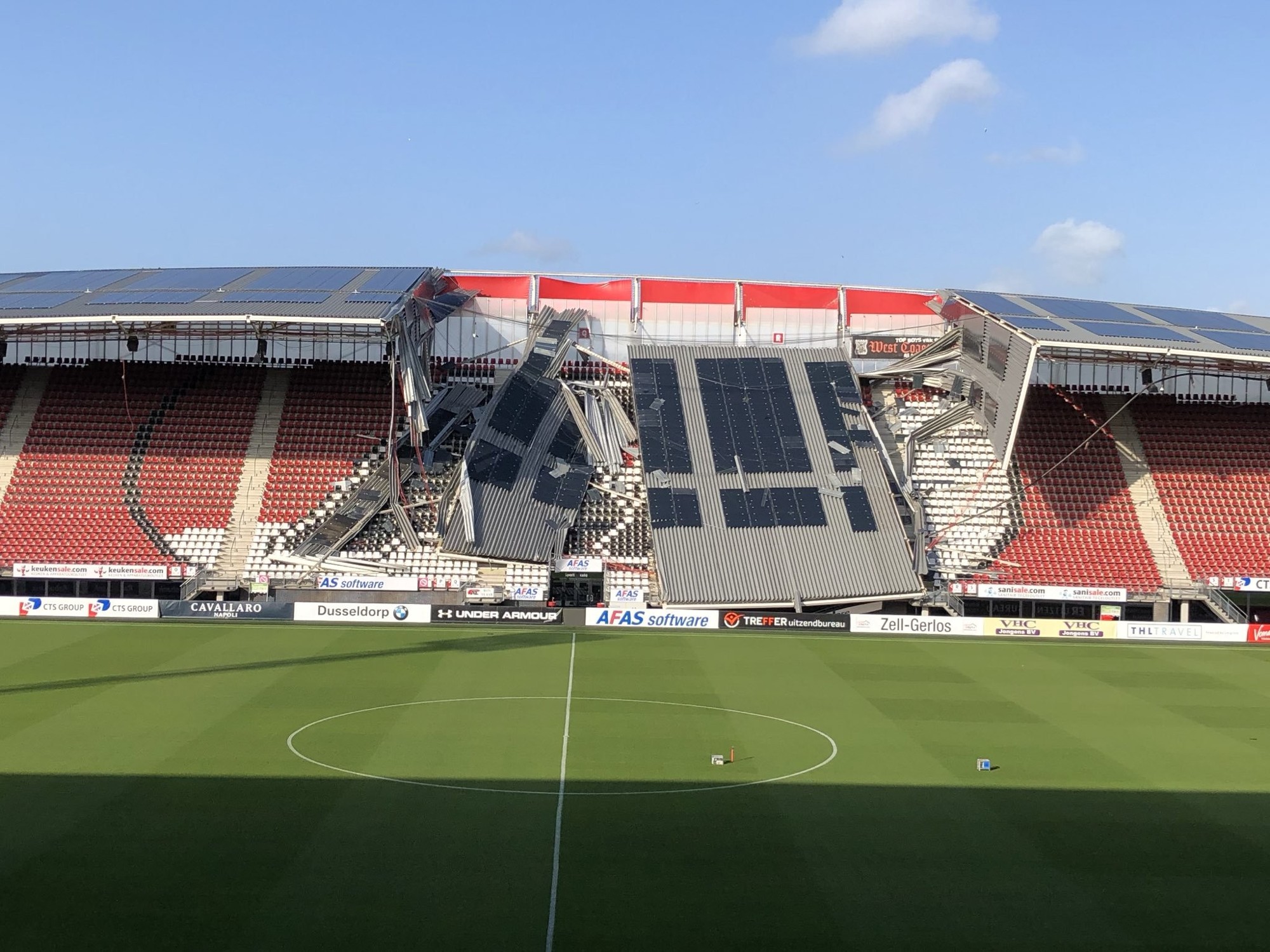 Stadion w Alkmaar po zawaleniu się dachu