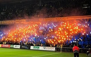 Denmark: First tifo using 'cold' pyrotechnics