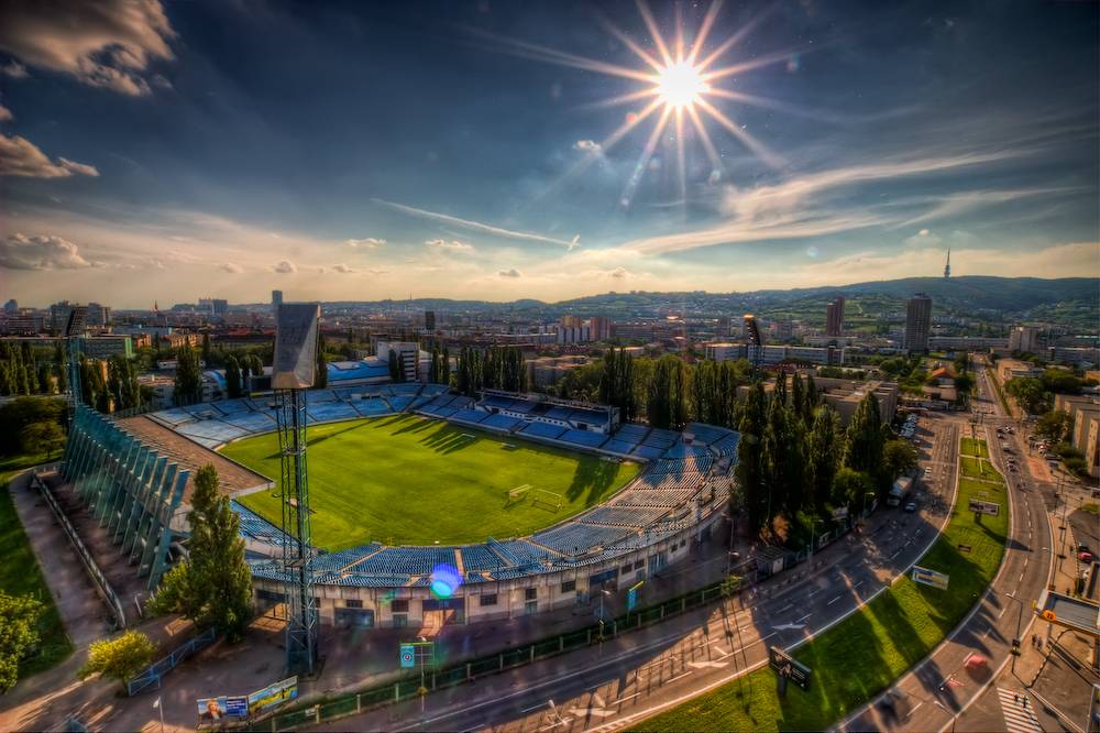 Stadion Tehelne pole