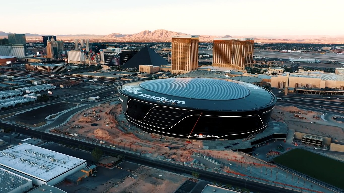 Raiders' Las Vegas stadium construction continues despite workers getting  coronavirus 