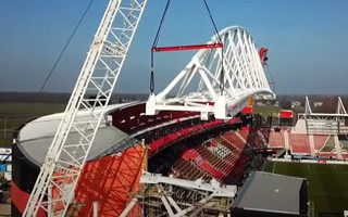 Alkmaar: Symbolic day, mega truss in position