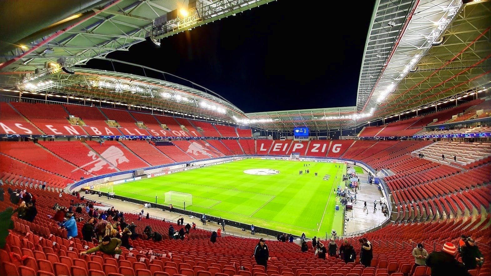 Lipsk Red Bull Arena Wkr tce Si Zaczerwieni Stadiony