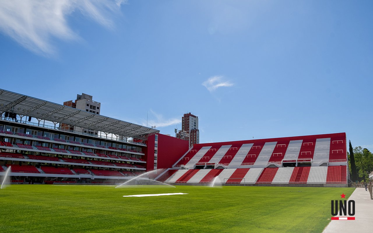 Estadio Jorge Luis Hirschi, Estudiantes de La Plata