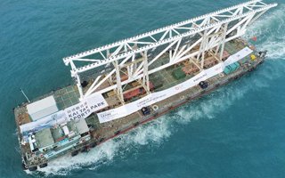 Hong Kong: Kai Tak Stadium’s dome swimming towards construction site