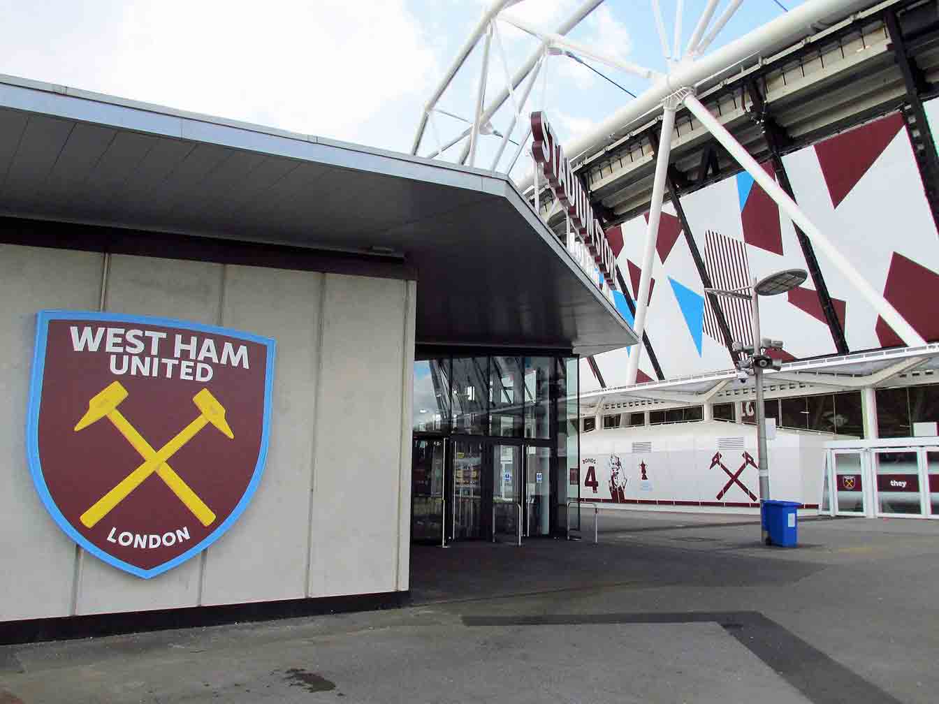 London Stadium od zewnątrz