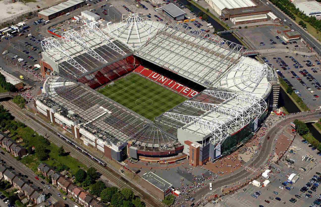 Manchester United Evaluate Old Trafford Modernisation And Expansion 