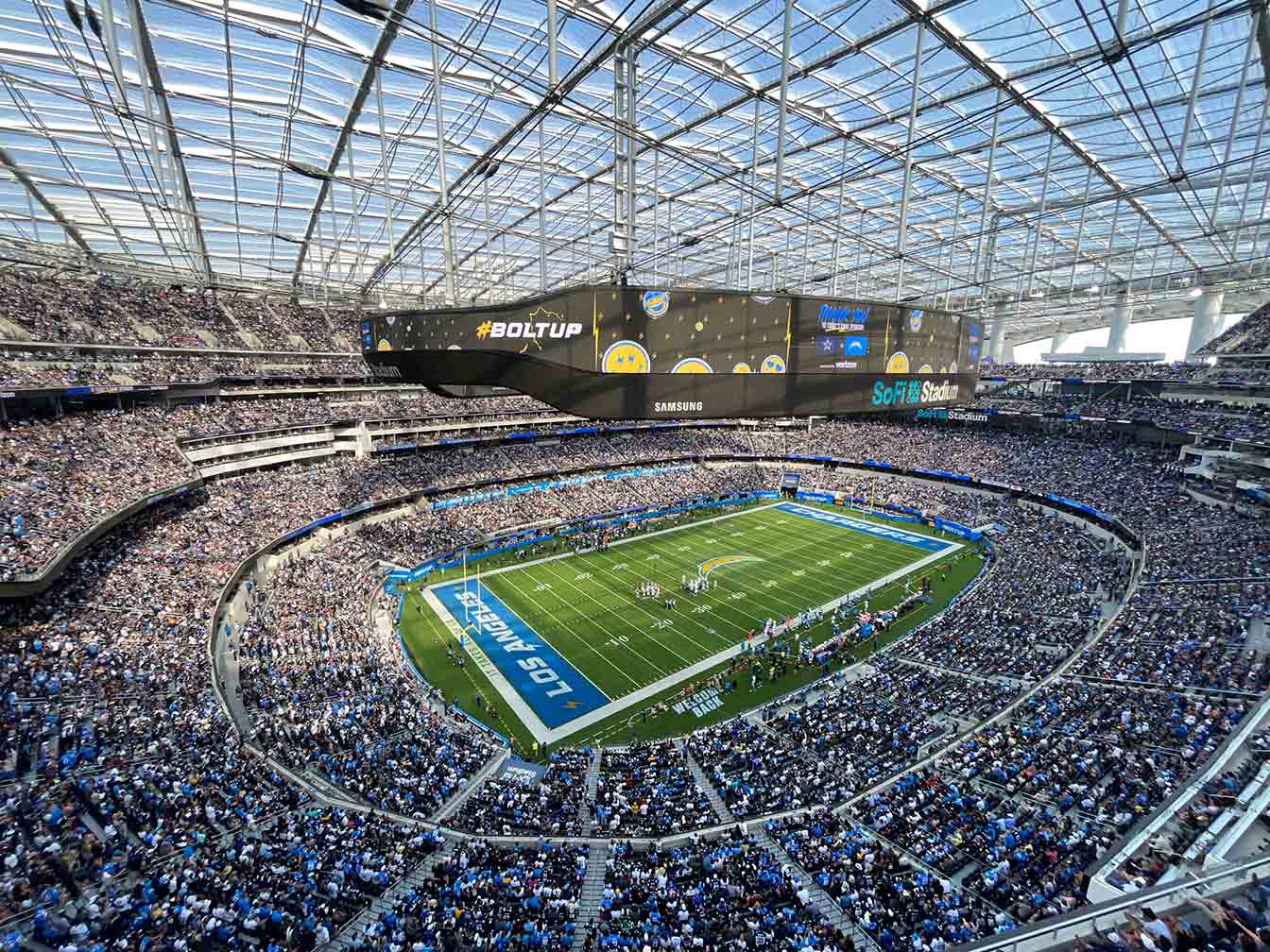 USA: Super Bowl at the world's most expensive stadium –