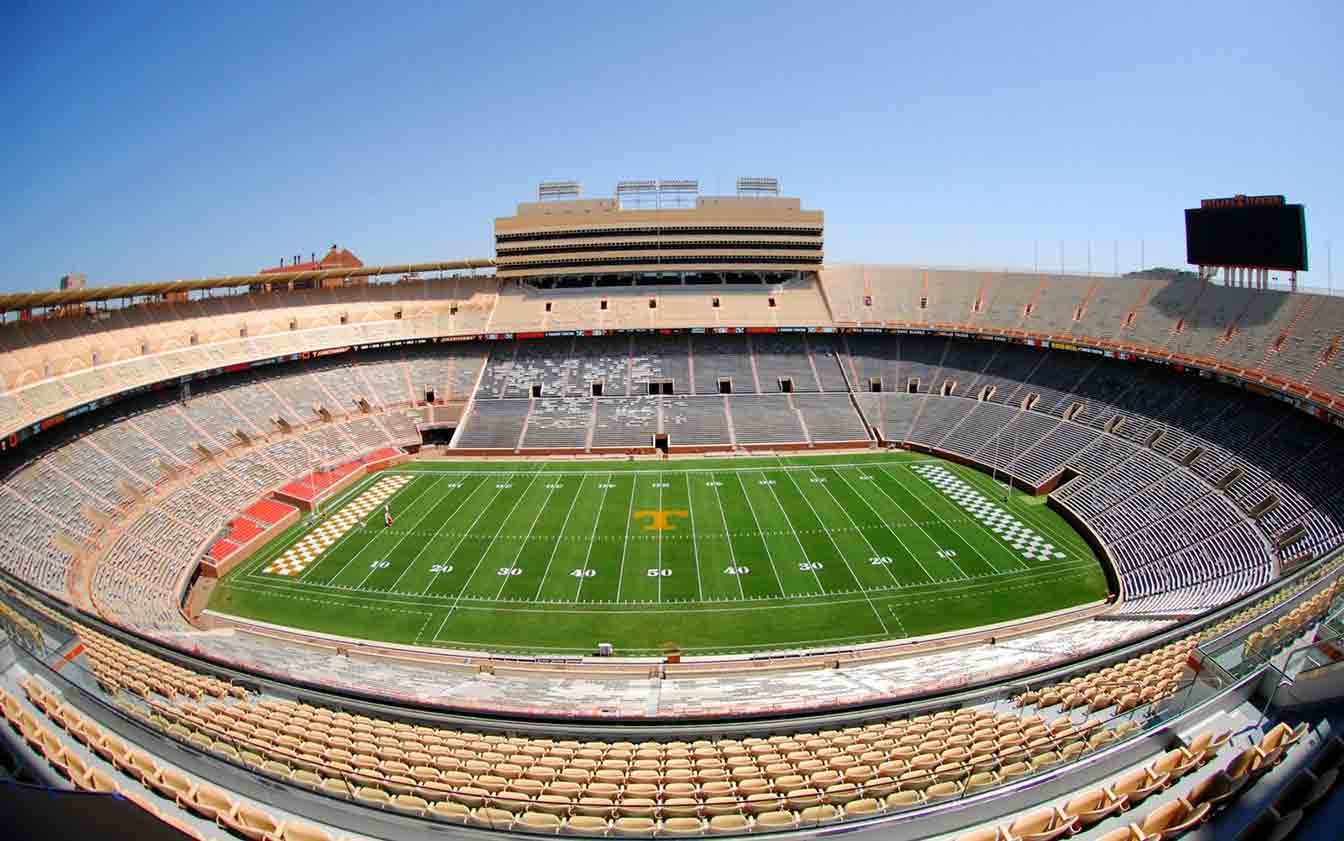 USA: Gigantic Neyland Stadium with another renovation –