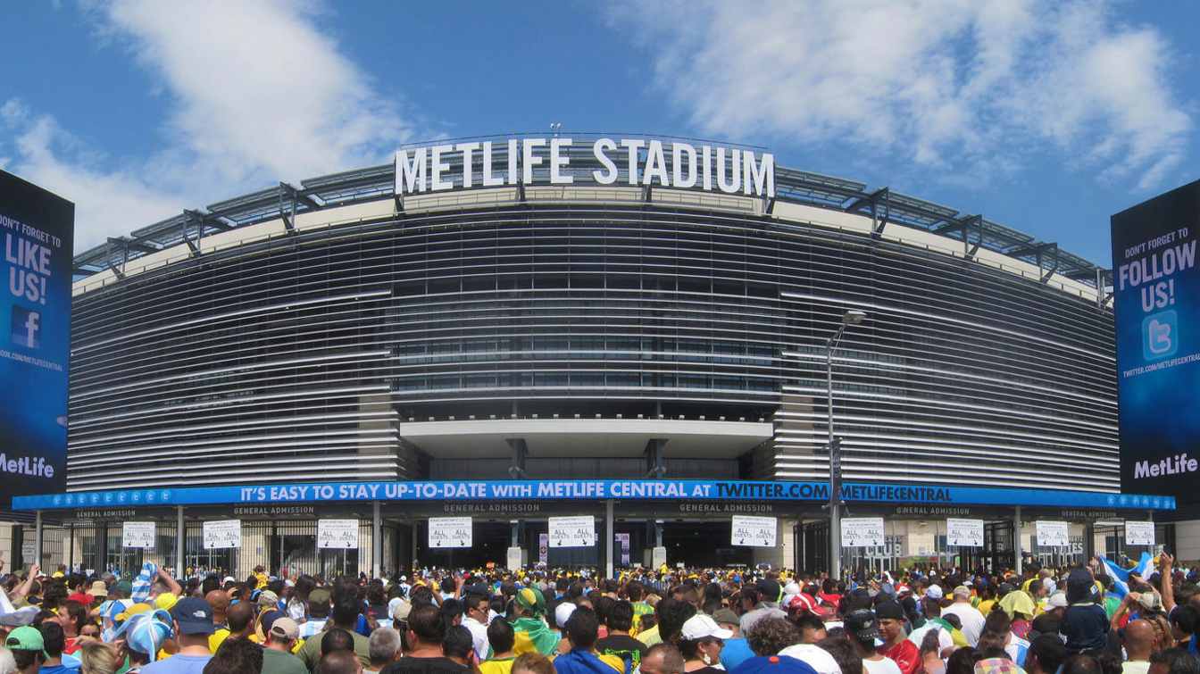 MetLife Stadium - view of the pedestrian