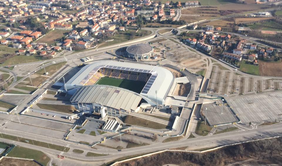 File:Stadio Friuli 2016 nord.jpg - Wikimedia Commons