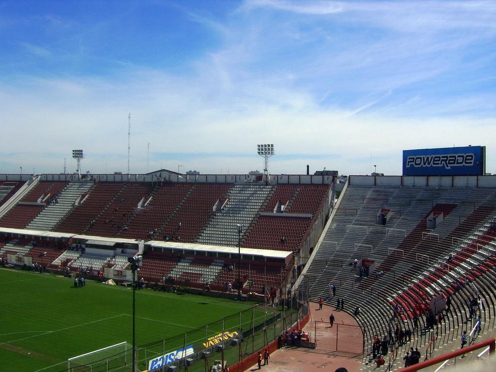 estadio_tomas_adolfo_duco08.jpg