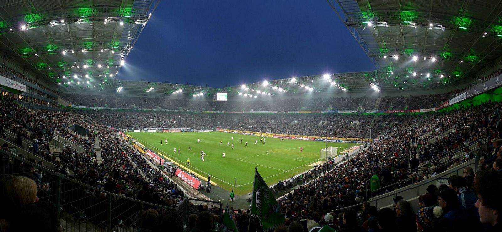 Borussia Mönchengladbach Spiel Fußballfeld ´Borussia Park´ 