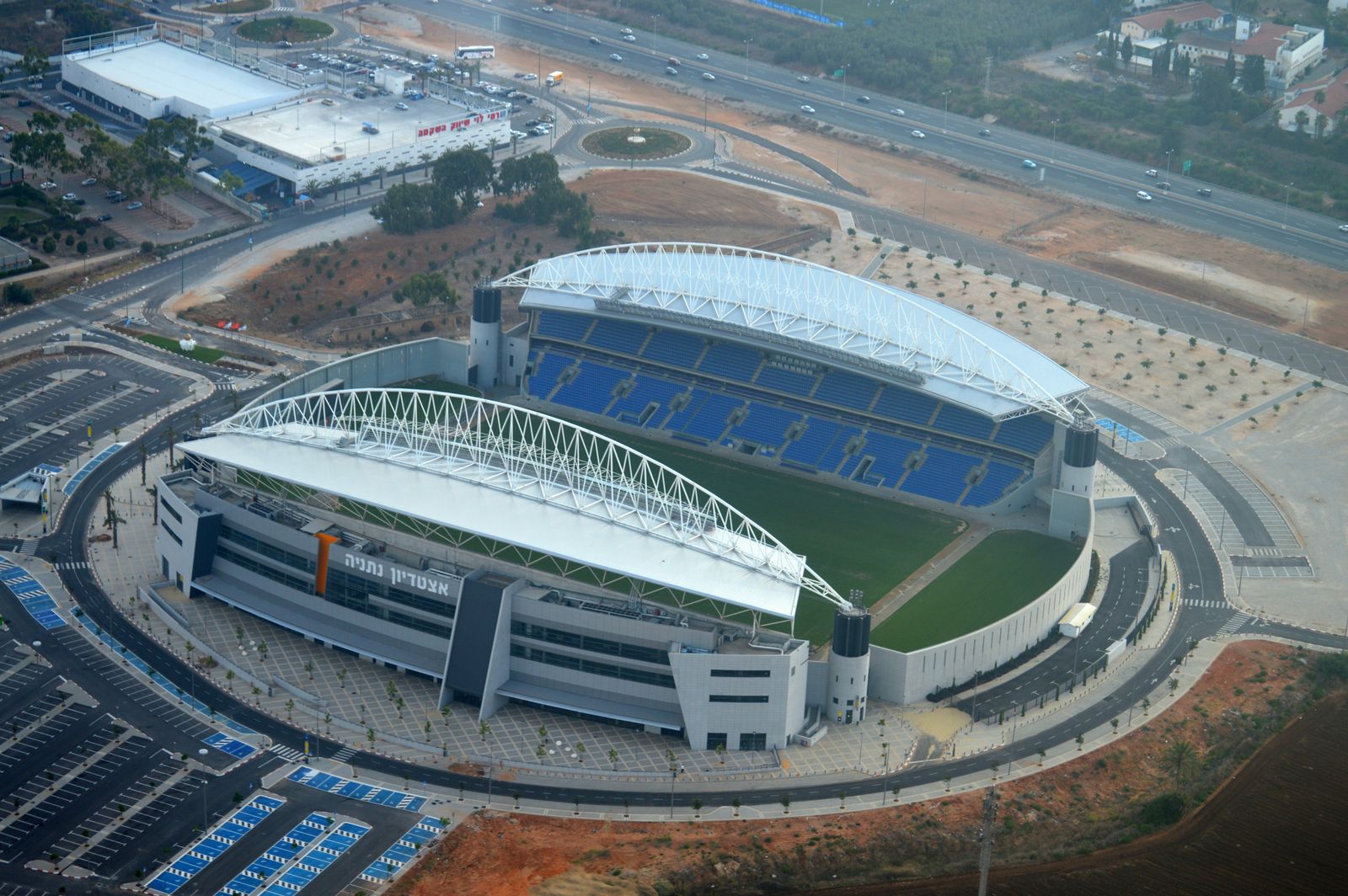 http://stadiumdb.com/pictures/stadiums/isr/netanya_stadium/netanya_stadium09.jpg
