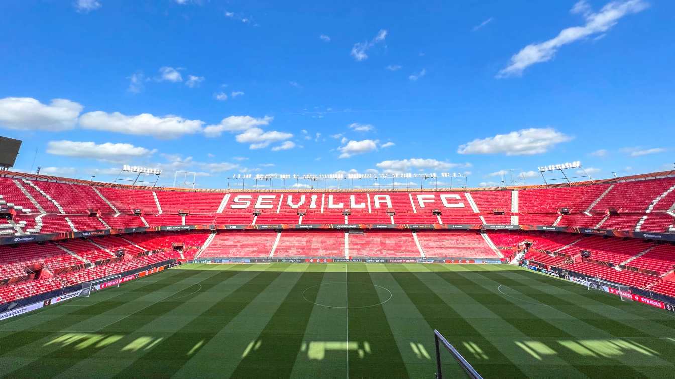 Estadio Ramón Sánchez-Pizjuán (La Bombonera de Nervión)