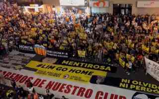 Spain: Valencia fans explode at Mestalla after defeat. Hundreds of protesters