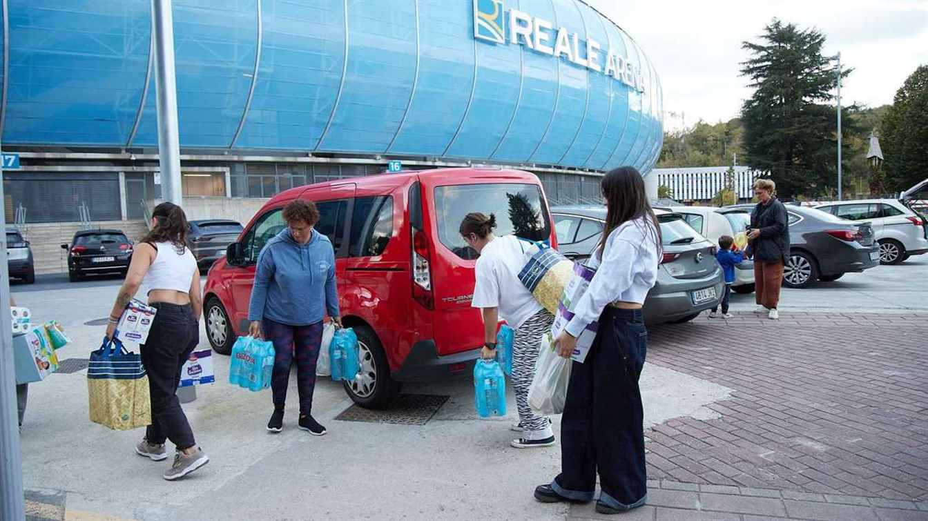 Volunteers during aid campaigns