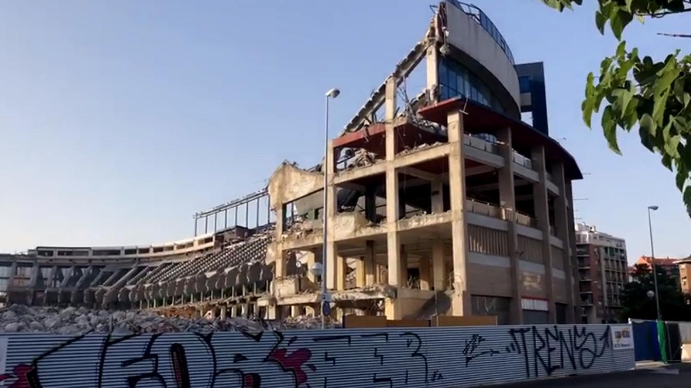 Due to the dense high-density development in the area, no explosives were used to demolish Vicente Calderon, only machinery.