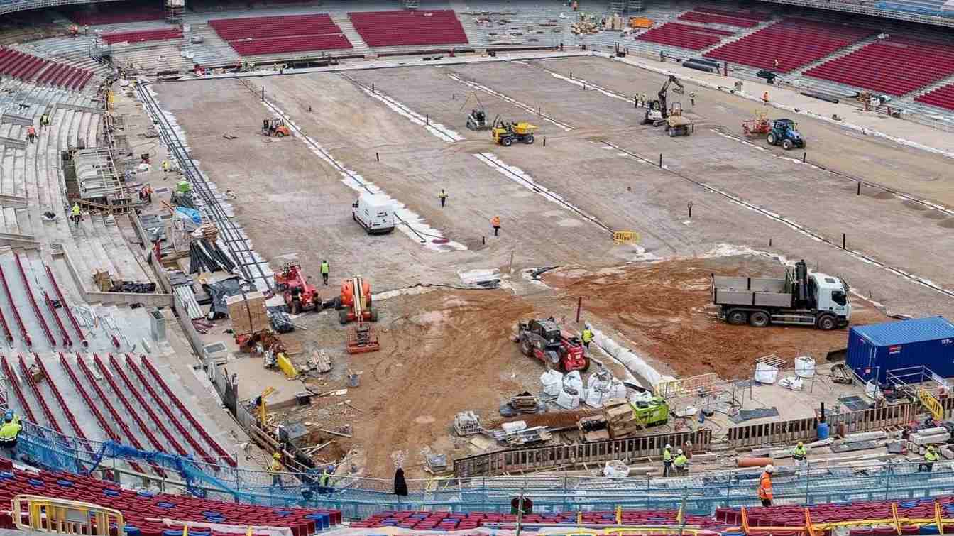 The future pitch area is no longer filled with machines and vehicles. Workers are moving toward starting the pitch preparation.