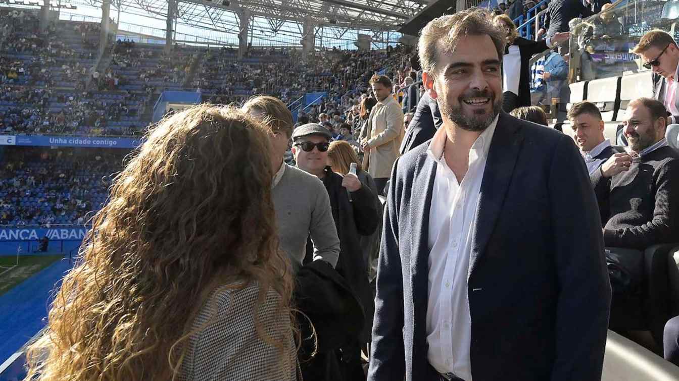 Diego Calvo believes that it makes no sense for the CSD not to participate financially in the World Cup. In the photo, he attends a match in Riazor.