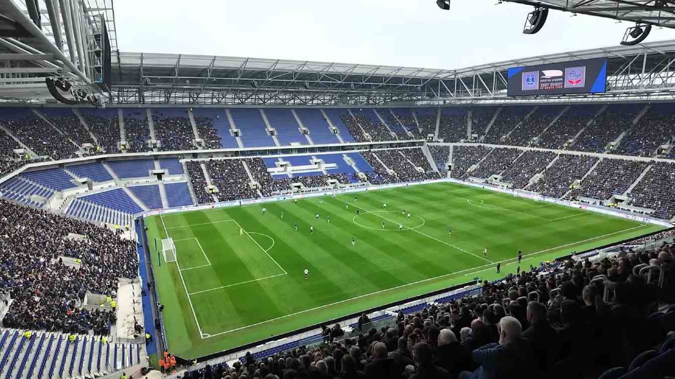 Prior to the opening of the Everton Stadium, the club organised two test matches which demonstrated the insufficient connectivity of the facility.