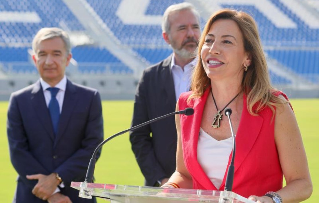 The mayoress and president of La Nueva Romareda SL, Natalia Chueca, signed the contract after the Board of Directors meeting held on Tuesday morning.