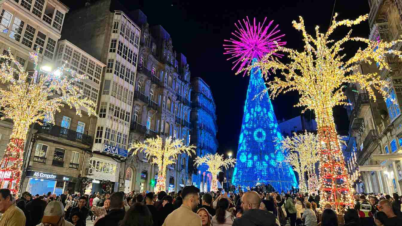 Vigo is widely known for its Christmas lights, designed to compete with the most illuminated cities in the world. This year, 12 million LED lights will be installed on 460 streets.