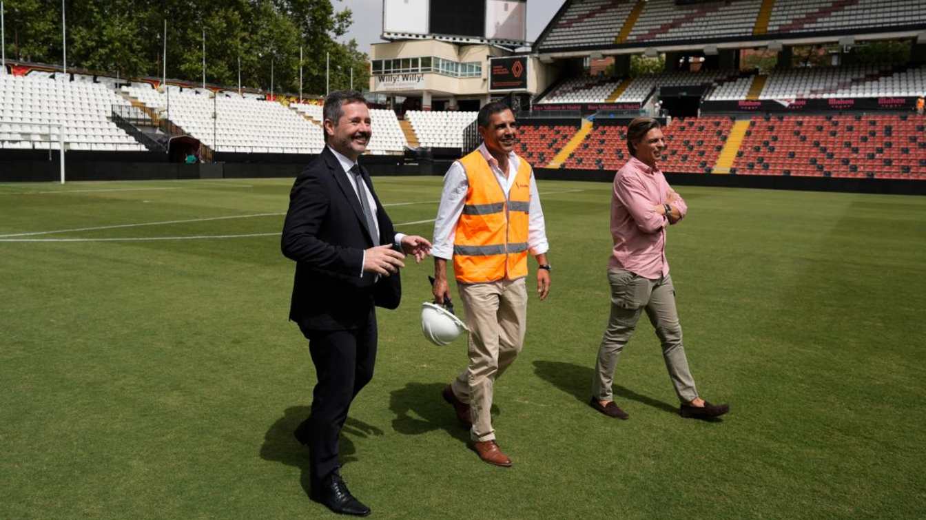 De Paco Serrano (pictured in a suit during a tour of the stadium) assures that Rayo will have a stadium worthy of European competitions.