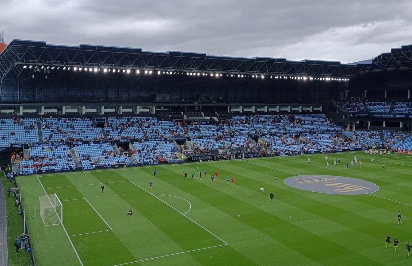 The new main stand will be the only single-level stand at Balaídos. The photo shows what it looks like today.