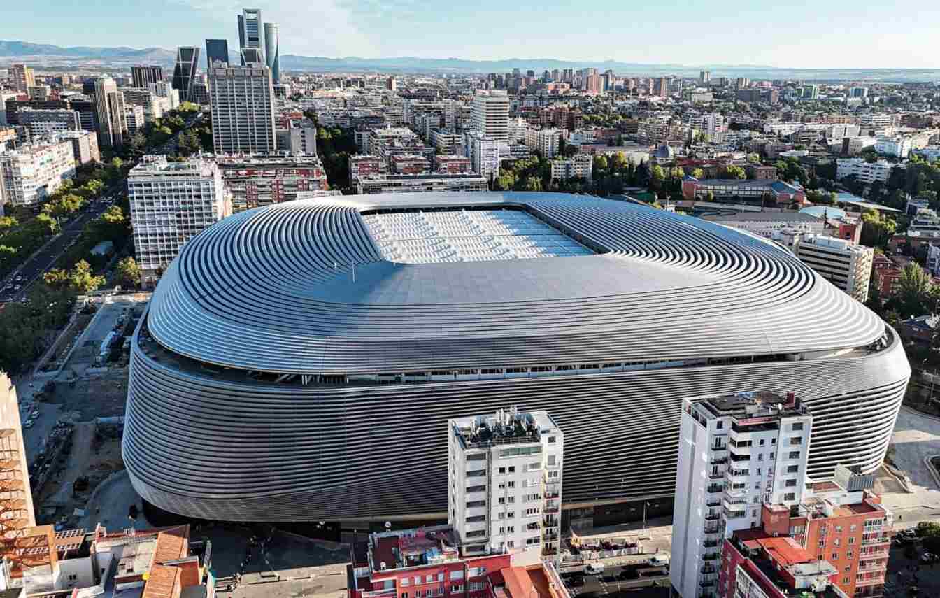  Estadio Santiago Bernabéu is located in the heart of the Chamartín district.