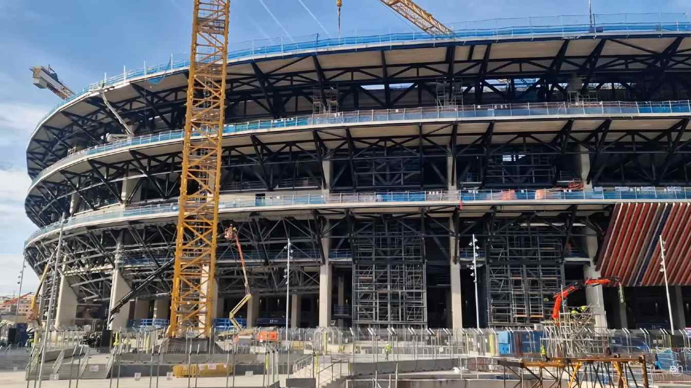 The fa&ccedil;ade of FC Barcelona&rsquo;s new stadium is visible for the first time since construction began.