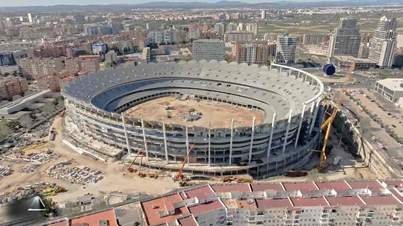 Nou Mestalla is scheduled for completion in summer 2027, with its opening dependent on the start of construction of nearby towers serving as evacuation routes.