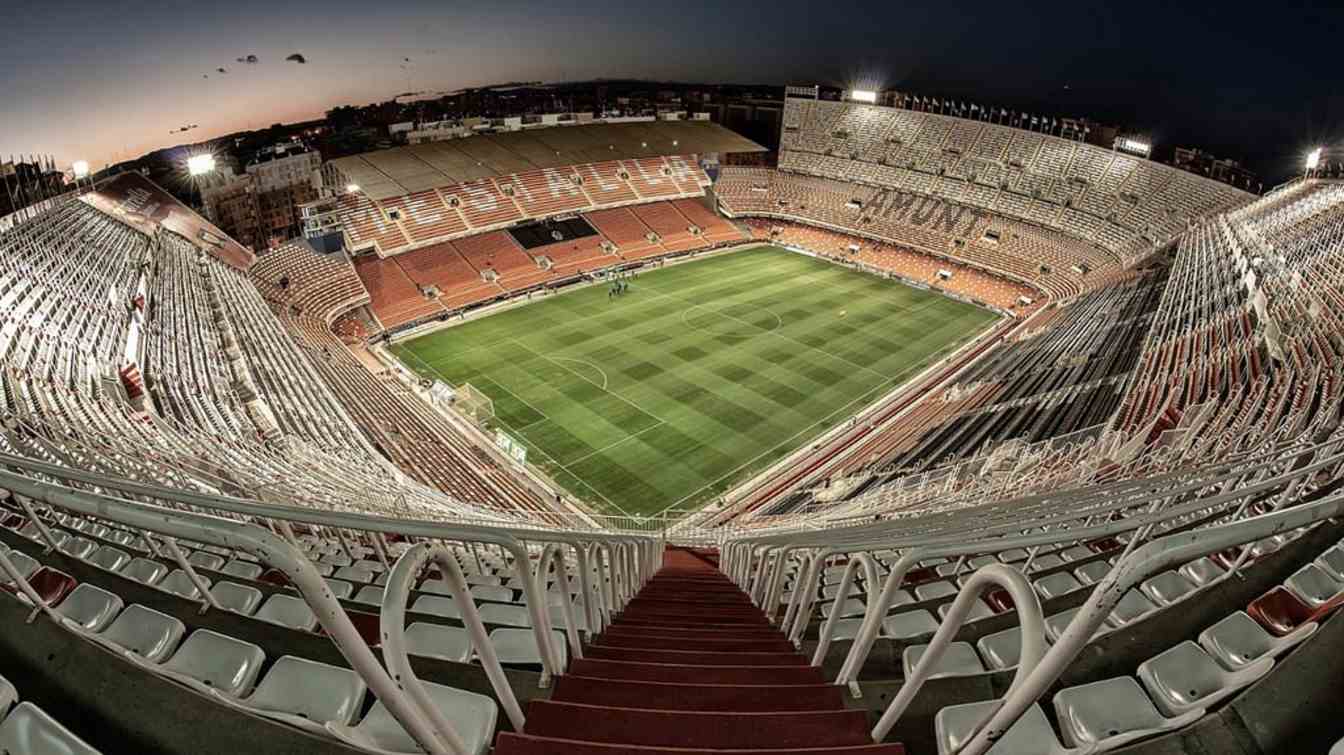 Valencia is proceeding with the sale of the old Mestalla site, which could exceed &euro;150 million, with the buyer also covering demolition costs.
